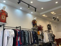 Chuyển hướng kinh doanh nên cần thanh lý toàn bộ cửa hàng hoặc sang nhượng cả cửa hàng shop quần áo