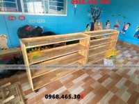 Kệ gỗ mầm non 3 tầng, kệ gỗ montessorie mầm non