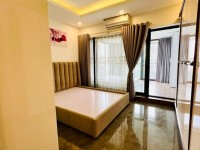 Bán chung cư A6 Giảng Võ, view hồ, 70m2, 2 ngủ, full đồ, ở sướng, giá chỉ 4,3 tỷ