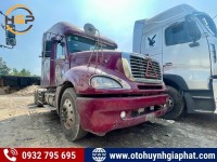 Bán lỗ 2 xe đầu kéo Mỹ Freightliner 2 giường đời 2005 cũ