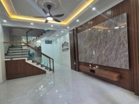 BÁN TÒA KHÁCH SẠN TRÊN PHỐ TUYẾN NGUYỄN CHÍ THANH KINH DOANH SẦM UẤT. 5200M2 SỬ DỤNG 320TY. KIM MÃ,