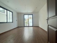 Cần bán nhà gấp phố Hồng Hà, có sân để xe, nhà thoáng, tiện ích đa dạng.
