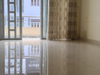 Bán nhà phố đúc 3 tầng, mặt tiền đường 10 m, đất 108.6 m2 (5mx21m), KDC sầm uất, đầy đủ tiện nghi
