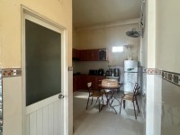 CHỦ KẸT TIỀN GẤP BÁN, MỄ CỐC NHÀ KIÊN CỐ 3 TẦNG DT 44.3M2 (3.9 X15M) CHỈ 4.5 TY
