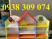 Giá để đồ chơi và học liệu mầm non, kệ gỗ cao su mầm non