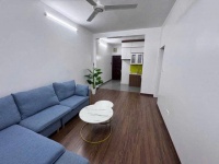 Bán căn hộ tập thể tầng 3, Nghĩa Tân, 68m2, 2 ngủ, căn góc, ô tô vào được, 3 tỷ 50