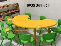 Bàn bán nguyệt mầm non, bàn nhựa mầm non hình bán nguyệt