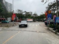VỊ TRÍ KIM CƯƠNG - MẶT NGÕ Ô TÔ TRÁNH - GẦN HỒ - SÁT VINHOMES & VIỆT HƯNG - CHỈ BÁN ĐẤT TẶNG NHÀ