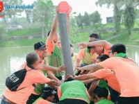 Trụ ống nhựa thủng , Dâng thủy đoạt ngọc 