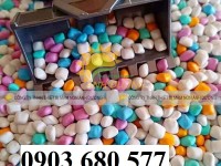 Hạt sứ để chơi xúc cát trong khu vui chơi trẻ em