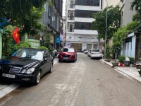 Em có căn chung cư 37m, 2 ngủ, 1 bếp, vệ sinh,  thang máy vù vù! Ban công thoáng! Full đồ!