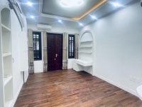 Bán nhà mặt phố Trần Thái Tông 56m2, 7 tầng, thang máy, lô góc 2 mặt ô tô tránh