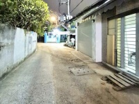 SÁT MẶT  TIỀN XE HƠI Q7 
CÓ 7 TỎI