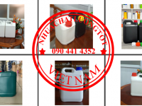 Can 5 lít đựng chất tẩy, can 2 lít đựng dung môi, can 1 lít đựng dầu máy, can 500ml đựng thuốc nhuộm