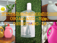 Can 5 lít đựng thuốc kích thích cây trồng, can 2 lít đựng phân đạm, kali…pha loãng 