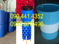 Thùng phuy sắt nắp kín làm tủ rượu, vỏ thùng phuy sắt cũ làm bàn ghế 