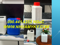 Bình nhựa 1 lít đựng nhớt, can nhựa 2 lít đựng nước làm mát động cơ 