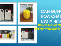 Bình nhựa 1 lít đựng nhớt, can nhựa 2 lít đựng nước làm mát động cơ 