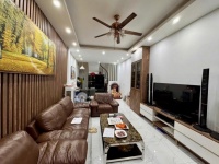 Bán Nhà Thổ Quan 50m2. 5 tầng. mặt tiền 3.8m. giá 17 tỷ Đống Đa Hà Nội