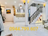 NHÀ 3 TẦNG - THÍCH HỢP CHO KHÁCH NHỎ TIỀN - CĂN GÓC 2MT - HTP -NHĨNH 2TỶ