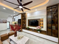 Bán nhà phố Đê La Thành, Đống Đa, nhà xây mới, gần phố, 42m, 5 tầng, 10.3 tỷ