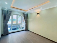 Bán nhà 2 tầng 21m² Nguyễn Thần Hiến, Q.4, 5.6 tỷ, sổ đỏ.