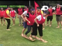 Cho thuê đôi dép gỗ khổng lồ chơi team building, gala dinner.