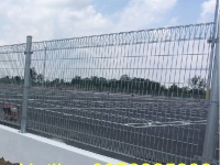 Hàng rào lưới mạ kẽm nhúng nóng