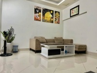 NHÀ ĐẸP MỸ ĐÌNH KINH DOANH NGOC THÔNG Ô TÔ QUA CỬA