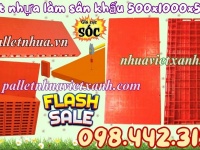 Pallet nhựa lót sàn sân khấu 1000x500x50mm mặt kín màu cam