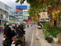 CHỐT NHANH QUÁN CAFE ĐẸP LẮM, DT Ngang 18m x 9m , Ngay sát Ngã tư đèn xanh đèn đỏ, SANG CHỈ : 320