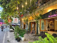 CHỐT NHANH QUÁN CAFE ĐẸP LẮM, DT Ngang 18m x 9m , Ngay sát Ngã tư đèn xanh đèn đỏ, SANG CHỈ : 320