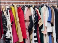 Do chồng e chuyển đổi công tác về Nam Định nên e muốn sang nhượng lại cửa hàng quần áo, túi xách.