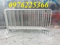 Hàng rào sắt di động phân luồng giao thông