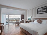 Cần bán Khách sạn view cực đẹp mặt tiền (15m) đường Ngô thì Sỹ P 4 tp Đalat