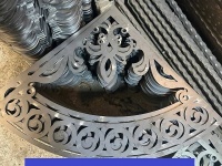 Góc hoa CNC mái kính trang trí mặt tiền