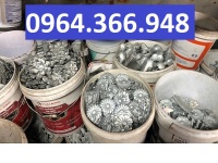 Bông cúc sắt dập tạo điểm nhấn cho hoa văn