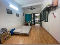 Bán nhà tầng 2 phố Hàng Bè, 92m2, mặt tiền 4.2m, 12.8 tỉ, 2 phòng ngủ, view phố cổ