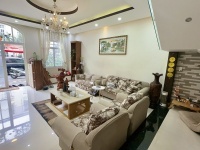 Bán nhà mặt tiền đường 357, Phước Long B, Q9, Thủ Đức, TP HCM. DT 95m2, 3 tầng, SHR. Giá 14.9 tỷ.