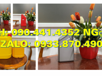 Bình nhựa 5 lít đựng nhiên liệu dự trữ, can nhựa 1 lít đựng nước rửa tay, can 500ml đựng nước lau sà