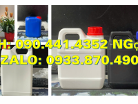Bình nhựa 5 lít đựng nhiên liệu dự trữ, can nhựa 1 lít đựng nước rửa tay, can 500ml đựng nước lau sà