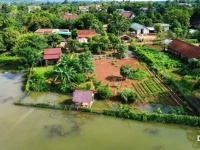 Chỉ 2 tỷ xxx sở hữu quỹ đất đẹp view hồ, nhà gỗ sẵn, mặt tiền đường bê tông, đường quy hoạch 12m