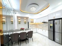Nhà vừa ở vừa kinh doanh, dân đôn, xe hơi tránh nhau, cạnh Phú Mỹ Hưng, chưa tới 9 tỷ