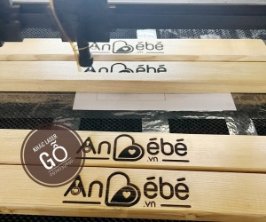 KHẮC LOGO TAY NẮM GỖ, NHẬN KHẮC CHỮ TRÊN TAY NẮM 0974039890