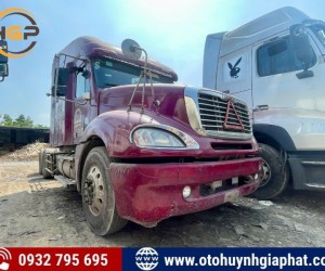 Bán lỗ 2 xe đầu kéo Mỹ Freightliner 2 giường đời 2005 cũ