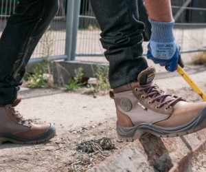 Top the best safety shoes in 2025