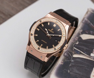 Đánh giá đồng hồ vàng khối 18k: Sang trọng có bền lâu?