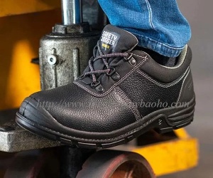 Vững bước với giày bảo hộ tại Bình Dương