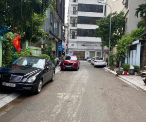 Em có căn chung cư 37m, 2 ngủ, 1 bếp, vệ sinh,  thang máy vù vù! Ban công thoáng! Full đồ!