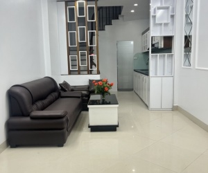 BÁN NHÀ ĐỨC GIANG LONG  BIÊN, OTO ĐỠ-FULL NỘI THẤT-42M- NHỈNH6 TỶ(TL)